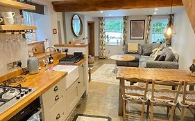 Weavers Cottage, Tideswell, Sleeps 6, Dog Friendly